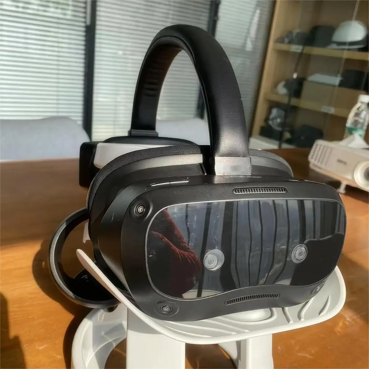 6DoF Pancake Optics Standalone Design Mixed Reality Headset with Colored RGB See-through
