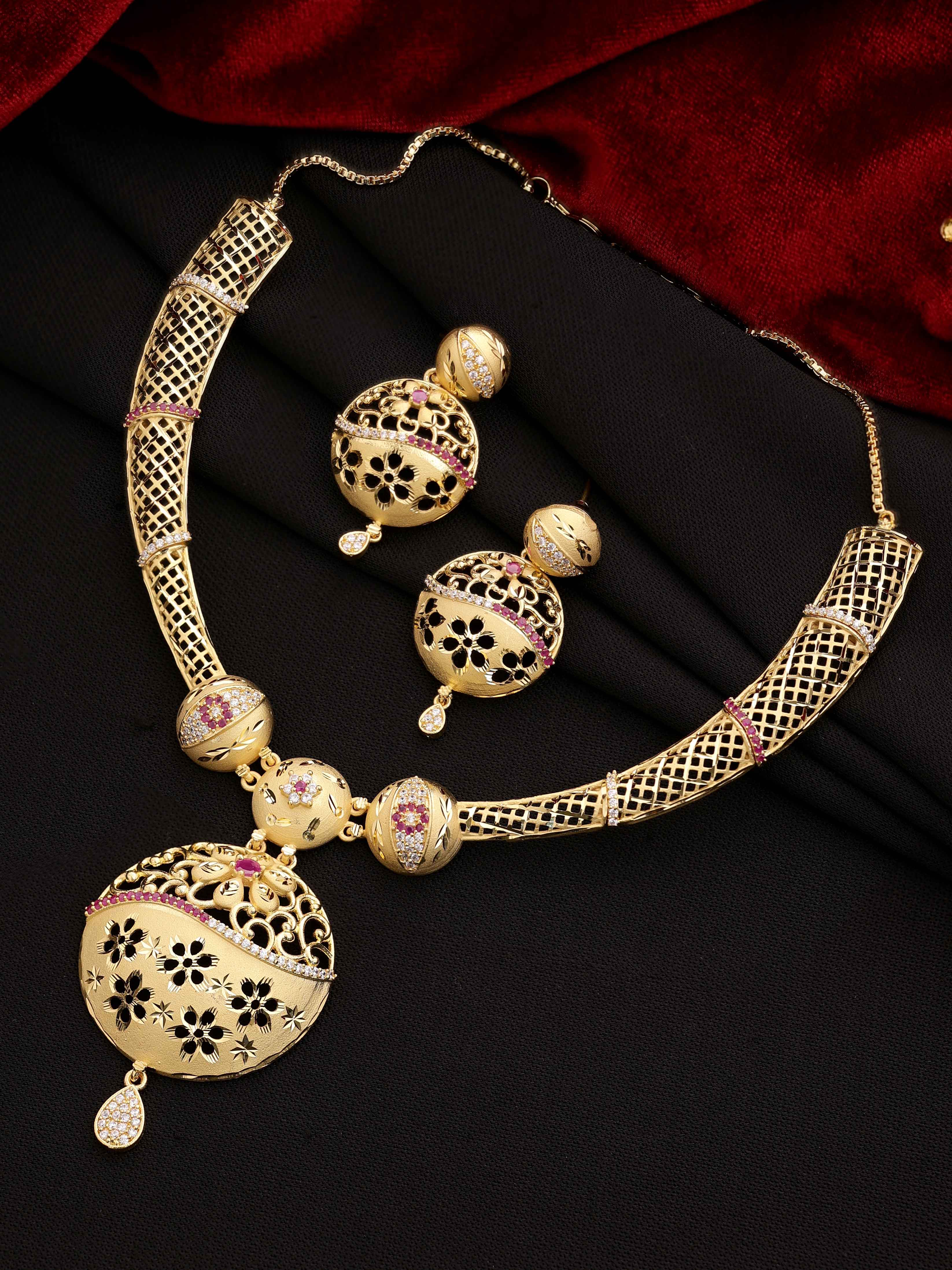 สร้อยคอขึ้นรูปโช้คเกอร์โฆษณา