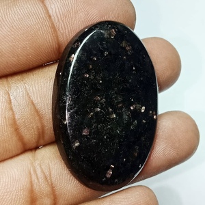 100% หินธรรมชาติ nuummite Cabochon สารพันแบบสุ่มหินหลวมอัญมณีสำหรับทำเครื่องประดับ