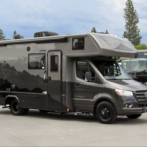 รถบ้านเคลื่อนที่ RV รถบ้าน4X4หรูใช้สำหรับตั้งแคมป์และท่องเที่ยว