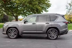 2023 Lex <strong>us</strong>.<strong>s</strong> LX 600 Twin-Turbo V6 4WD Appearance Package Unmodified 3.4L Turbocharged V6 SUV/Crossover Black Color Interior - Product Image 2