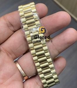 שעון מרהיב עם חיוג מעוצב מעוצב מהמעבדה מעודנת משובצים יהלומים נירוסטה בולט באלגנטיות בקהל