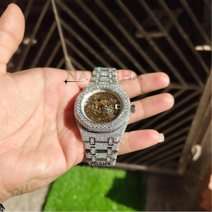 Montre mécanique de luxe de haute qualité pour hommes squelette rond glacé VVS diamant cultivé en laboratoire pour hommes fournisseur de l'Inde