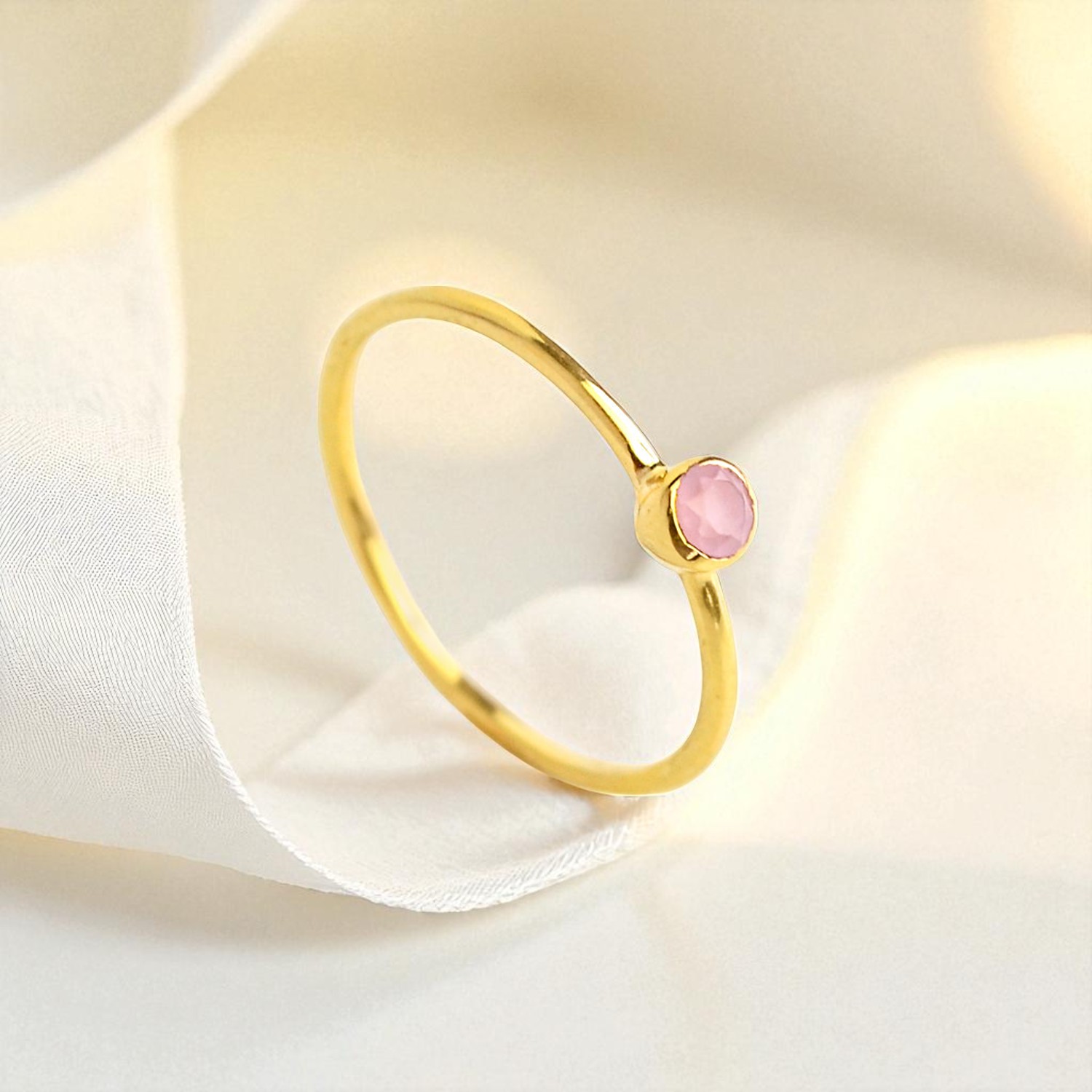 สีชมพูคาลซิโดนีสีทอง