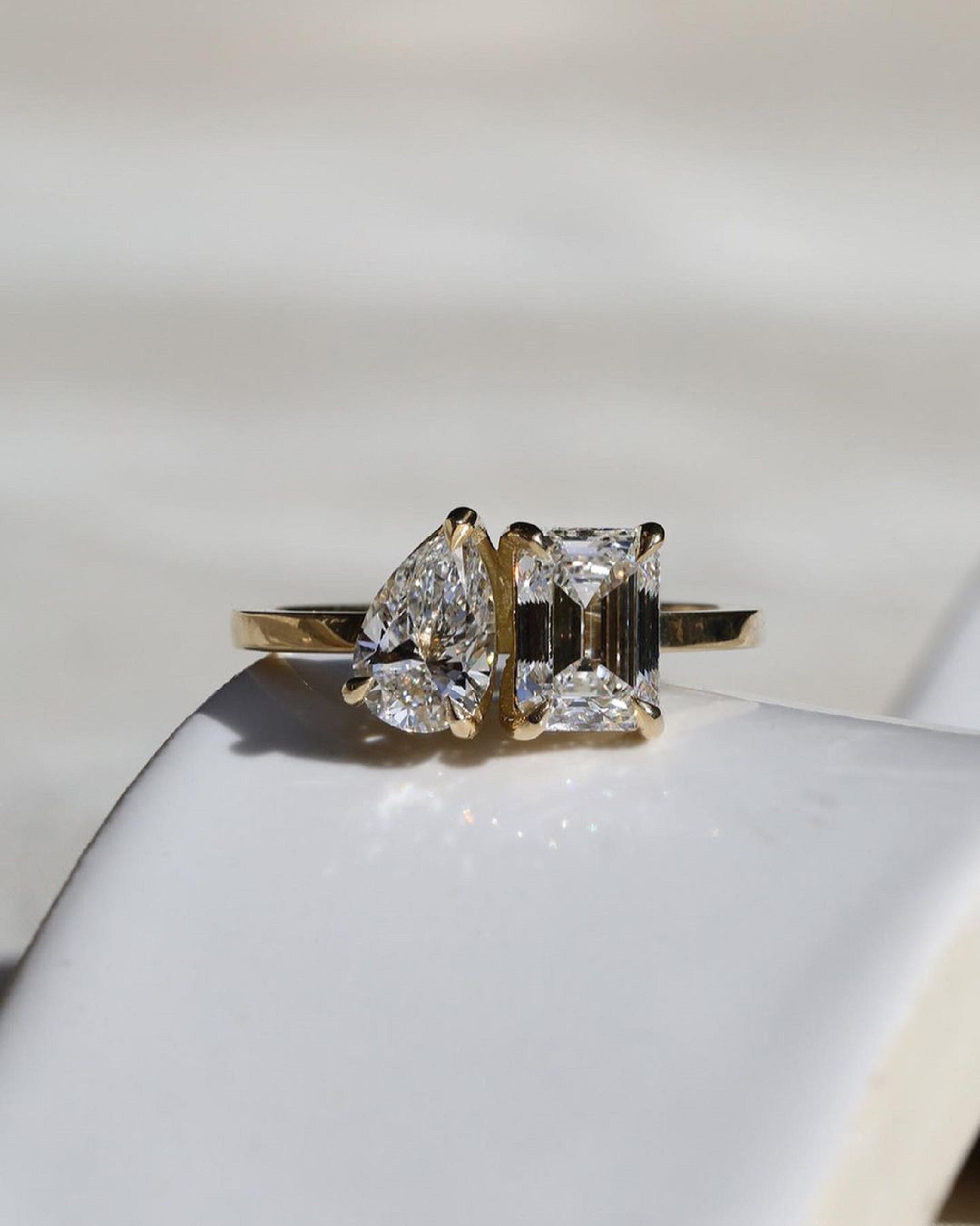 สีเหลืองทอง