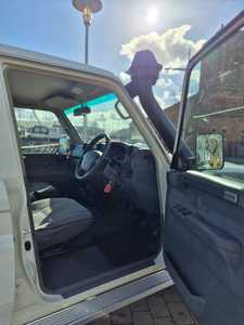 Kullanılan 2013 T.o.y.o.t.a L.a.n.d C.r.u. I. s.e.r 76 serisi | VDJ76 | RHD | V8 dizel | Ağır SUV