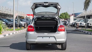 2023 S-Uzuki Swift GLX 1.2P เครื่องเงินที่ผ่านการตรวจสอบแล้ว1เจ้าของได้ทำการอัพเกรด HW3การขับขี่ด้วยตัวเองเต็มรูปแบบ-ระยะ5K - Product Image 4