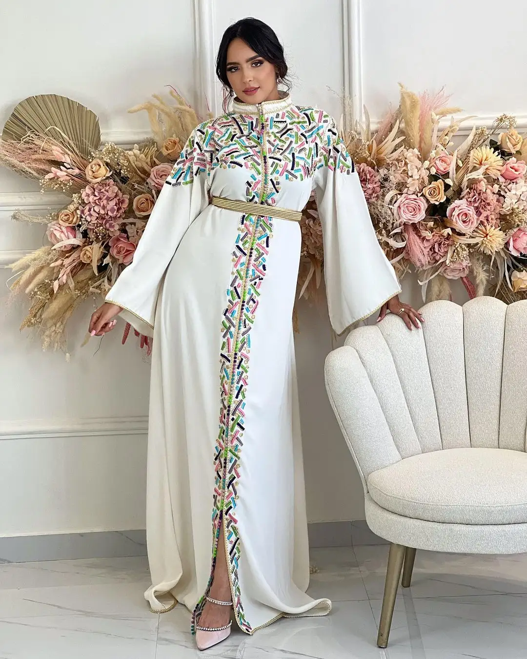 Arabe OEM Personnalisé Travail Manuel De Luxe Cristal Brodé mulit Dubaï Caftan Musulman Marocain Caftan De Mariage Avec Ceinture musulman européen