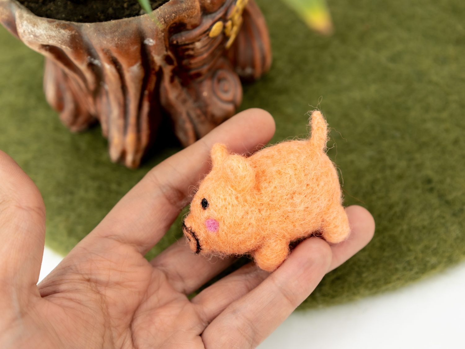 Cerdo de fieltro de aguja