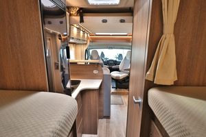 安いモーターホームRVキャンパー2016デスレフトレンドT6717