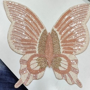 カスタムメイドのビーズスパンコールと刺繍パッチ蝶のテーマで服デザイナーの再販に最適