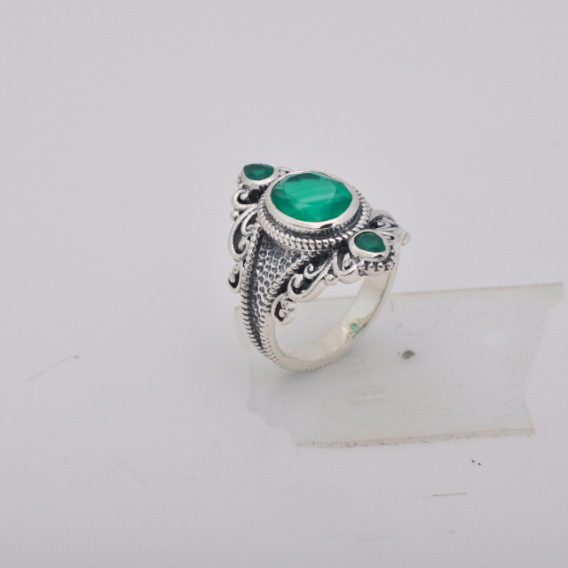 สีเขียว