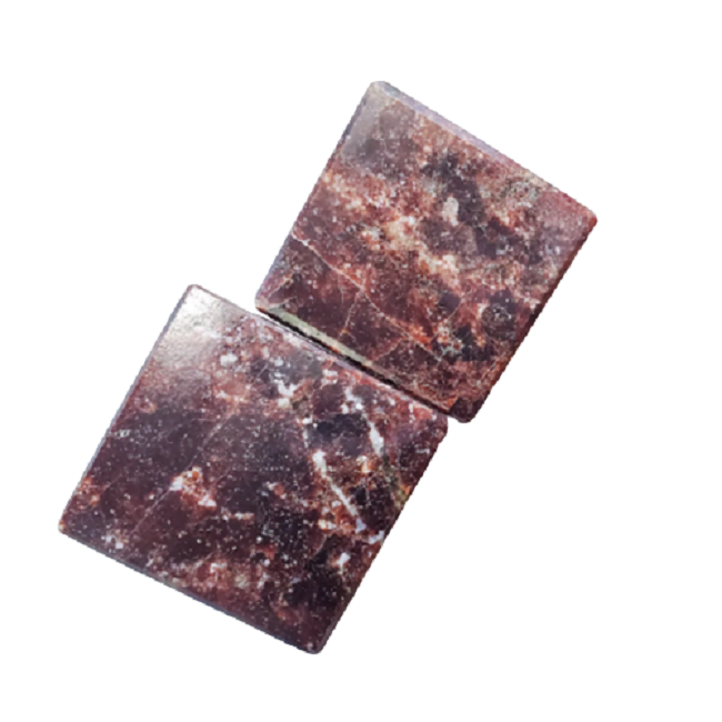 สีแดงเข้ม