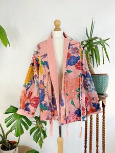 Kantha geri dönüşümlü <span class=keywords><strong>k</strong></span>ısa uzunluk bahar Bolero Bohemian ücretsiz kenar ön kravat açı<span class=keywords><strong>k</strong></span> ceket şeftali pembe hardal mor baskı Kimono