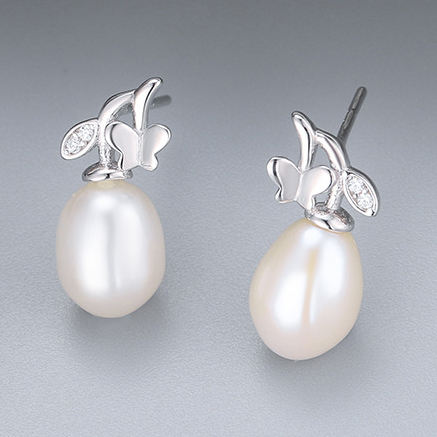 WM2268 pearl Earrings
