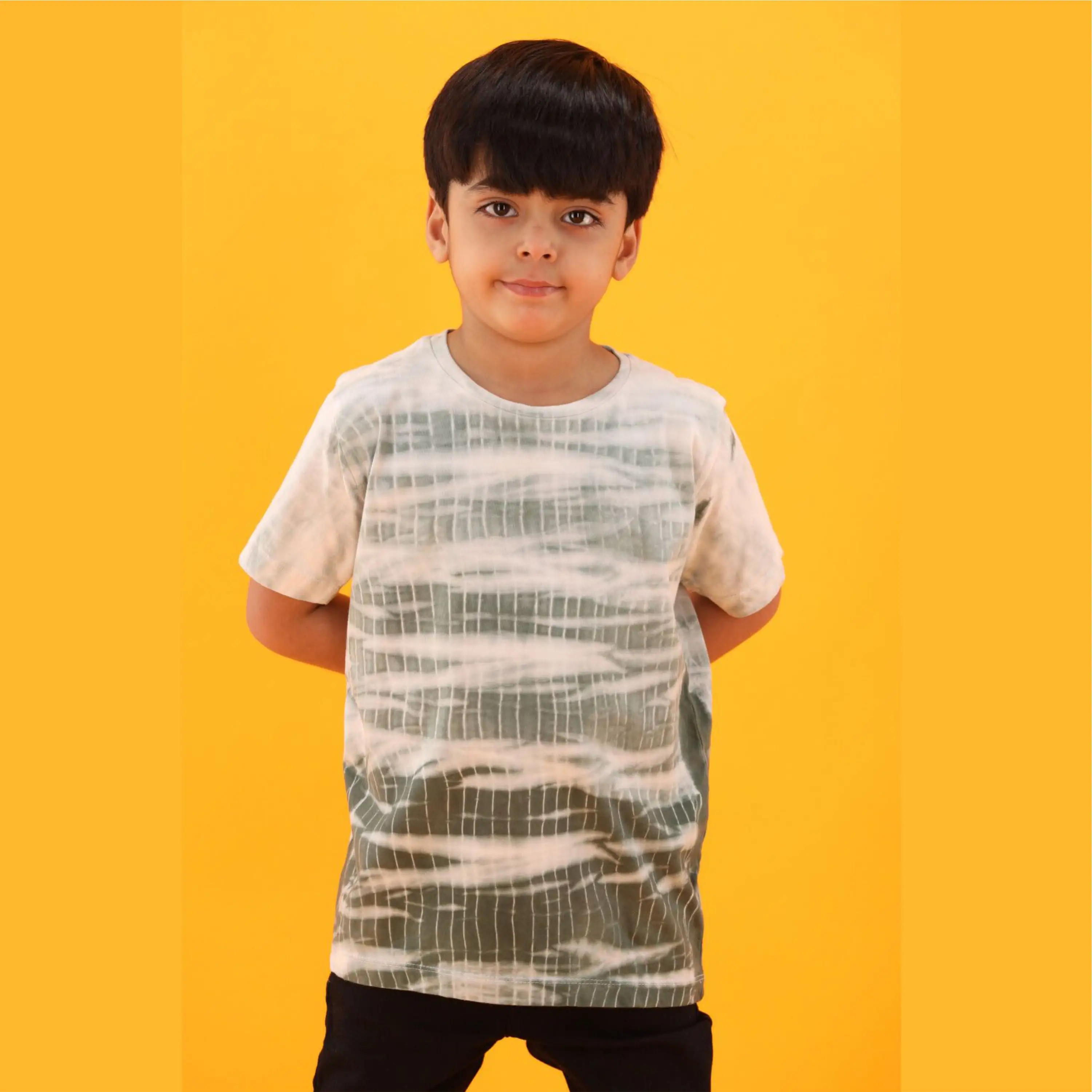 100% Knitted Pure Cotton Fabric Regular Length Round Neck Half Sleeves Khaki Tie and Dye T Shirt for Boys