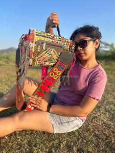 สินค้ามาใหม่ rajasthani แฮนด์เมดแท้ผู้หญิงชนเผ่าผ้าฝ้ายหลายสี Boho ฮิปปี้หนังกลับพู่ห้อยกระเป๋า Banjara