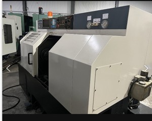 Máquina de torno CNC de segunda mano con controlador Fanuc - Product Image 2