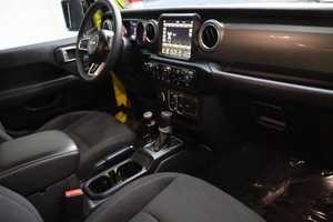 Used 2023 <strong>Jeeps</strong> Gladiators 4x4 Overland 4dr Crew Cab 5.0 ft. SB , Accident-Free &amp; Warranty Assurance.