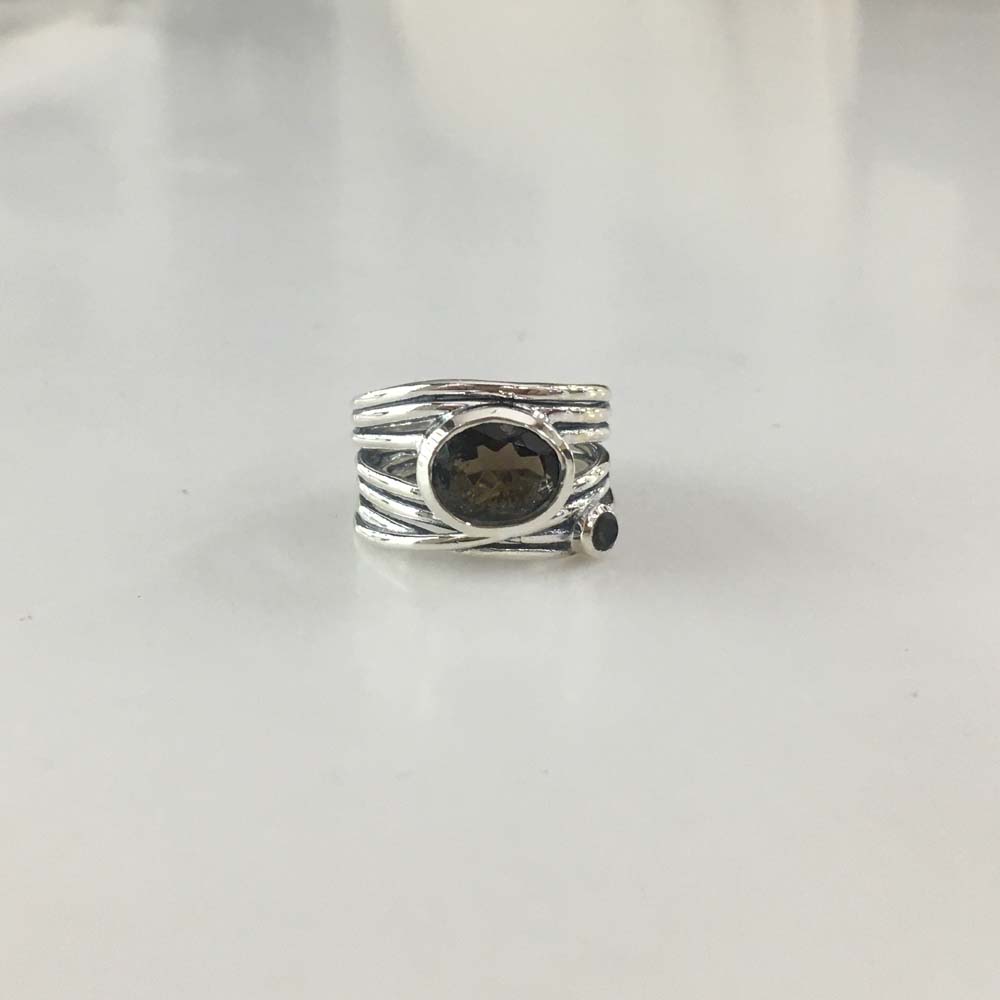 สีน้ำตาล