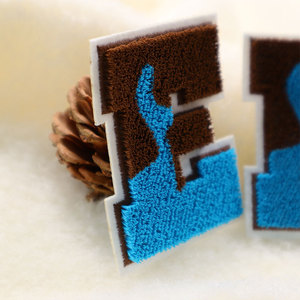 Biểu tượng tùy chỉnh thêu sắt-on khâu trên vá cá nhân bàn chải Chenille Terry thêu vá phụ kiện may mặc - Product Image 3