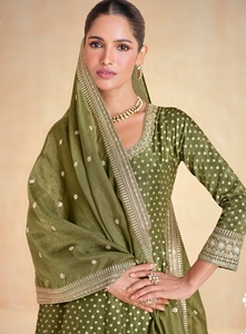 Tela Jacquard de viscosa de primera calidad con codificación de bordado Dori + Zari + <span class=keywords><strong>Sequence</strong></span> + Paper Mirror Work Cosido Anakali Suit Fir Adultos