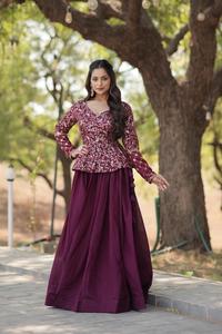 インドのサプライヤーからの結婚式の機会のためのシーケンスワーク女性LehengaCholiと良質のファッショナブルな刺Embroidery