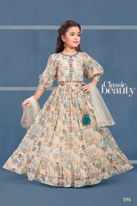 优质童装和女孩穿着精美的设计师礼服和Sharara套装和Koti Style 3件和<span class=keywords><strong>Lehenga</strong></span> <span class=keywords><strong>Choli</strong></span>