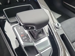 שימוש בצורה מסודרת <span class=keywords><strong>2025</strong></span> <span class=keywords><strong>audi</strong></span> <span class=keywords><strong>a4</strong></span> פרמיה פלוס S קו 4dr sedan awd w/45 tfsi