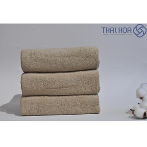 340gsm Vietnam 70*132cm boyutu 100% doğal dikdörtgen örme % 100% pamuk düz renk ev tekstili için banyo havlusu hediye setleri