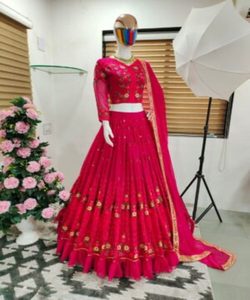 Karmaşık el, özel günler iç<span class=keywords><strong>in</strong></span> Lehenga Choli çalıştı.