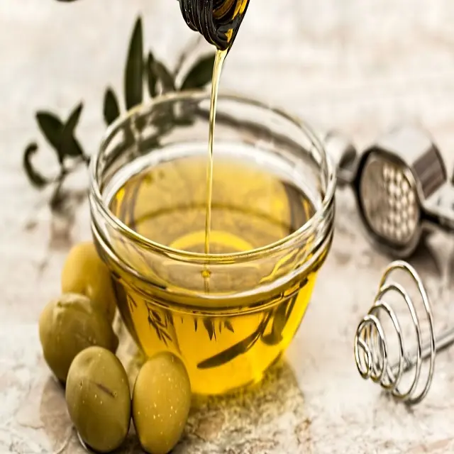 Venta al por mayor precio a granel aceite de oliva para cosméticos y alimentos 100% puro natural orgánico España aceite de oliva extra virgen Precio Barato
