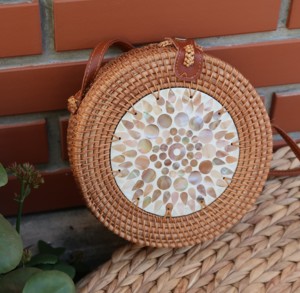 Bizim yuvarlak kamış örgü çanta deri saplı fonksiyonu ile, şık bir çanta vietnam'da yapılan bir yaz kaçamak için gereklidir - Product Image 1