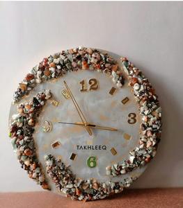 Clock Mechanism: Die internen Komponenten, die es der Uhr ermöglichen, Zeit zu halten, einschl ießlich der Uhrzeiger, Zahnräder, Bewegung. - Product Image 2
