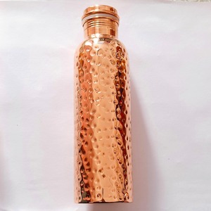 传统印度手工纯黄铜水瓶防漏健康生活塑料饮料，永恒优雅