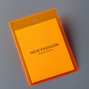 Etiquetas colgantes de PVC personalizables de alta calidad, estilo de moda con logotipo impreso personalizado para prendas de vestir, precio al por mayor - Product Image 6