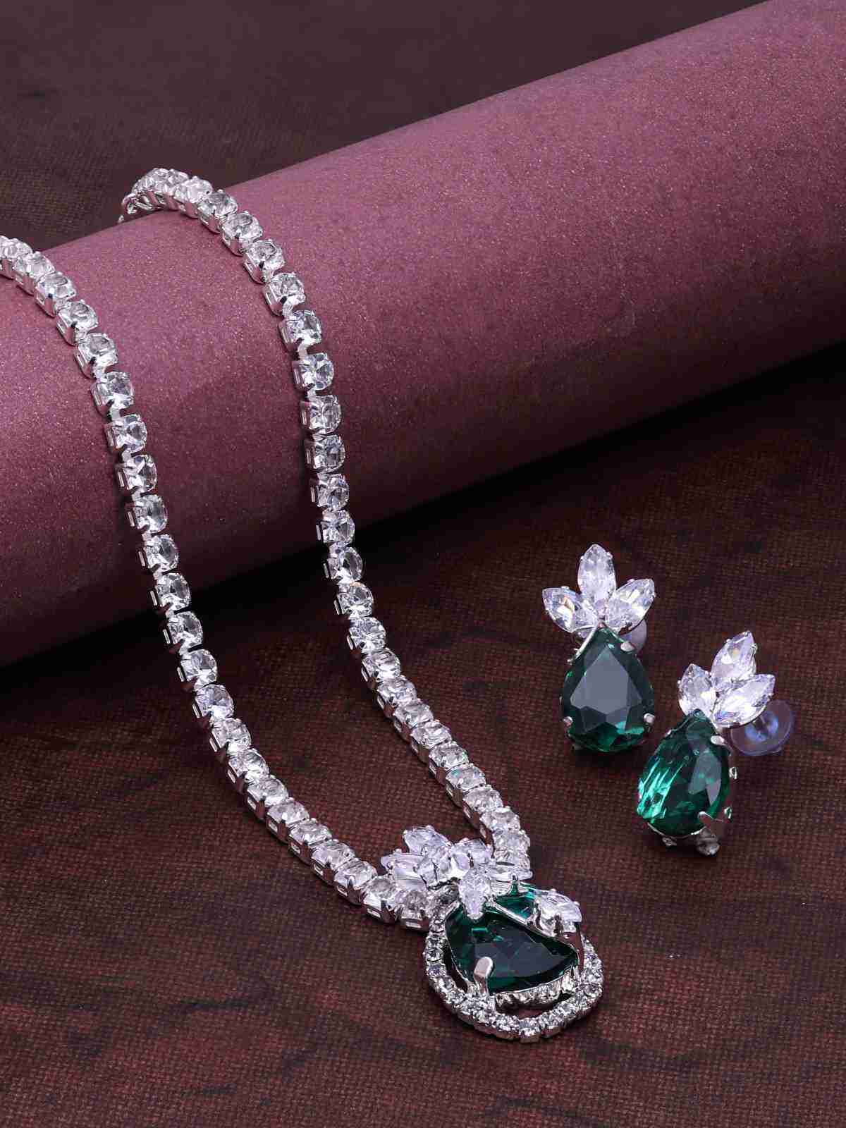 สีเขียว