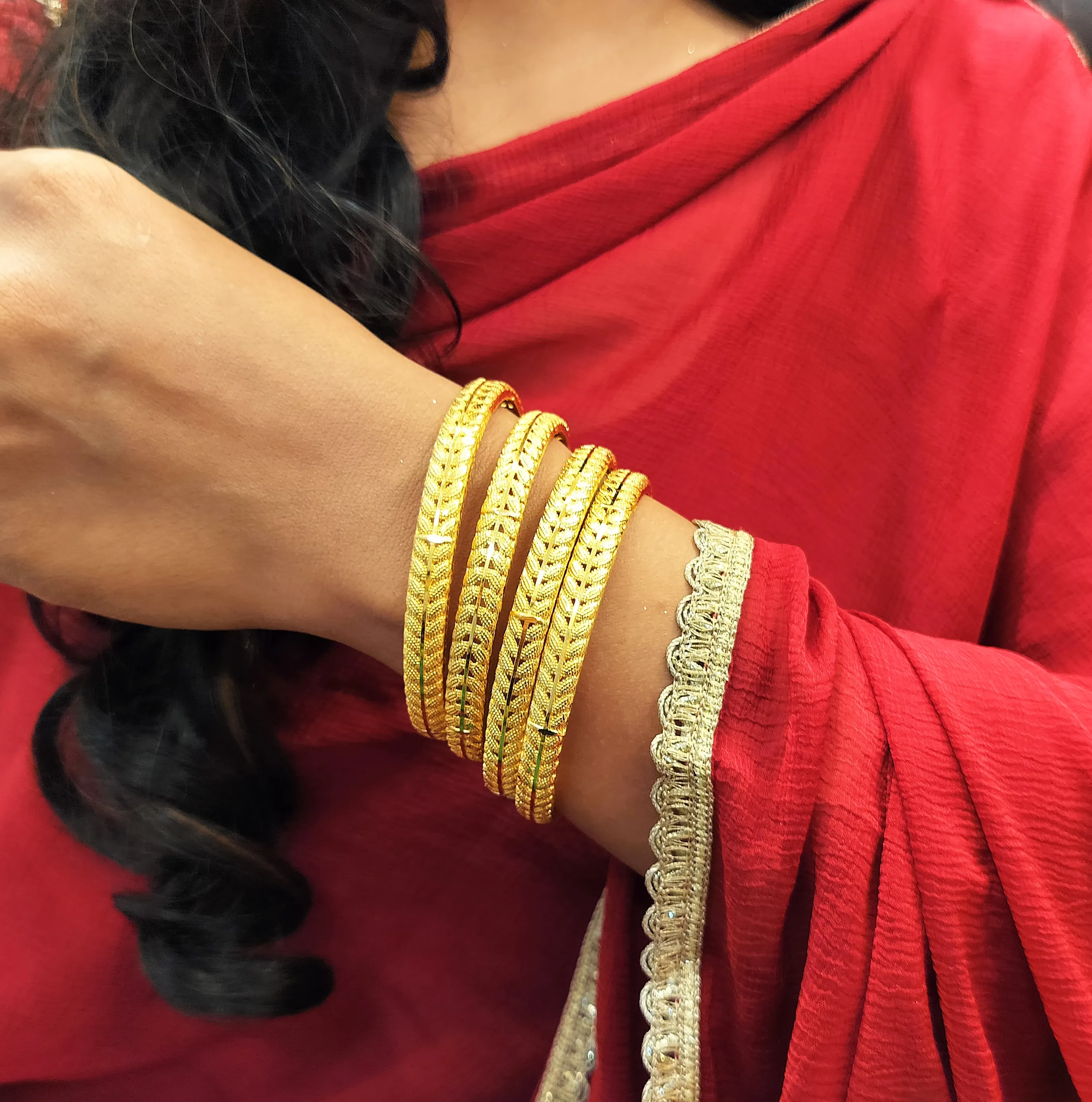 Indian Gold Plated Leaf Patten Traditional Bridal Bracelet Bangle Dubai Style Wedding Bangle Indian Wholesaler Jewelry For Women