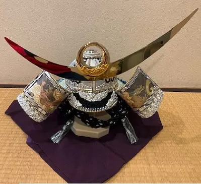 Японский самурайский шлем, изготовленный по японской традиции, ищет дистрибьютора самурайского меча