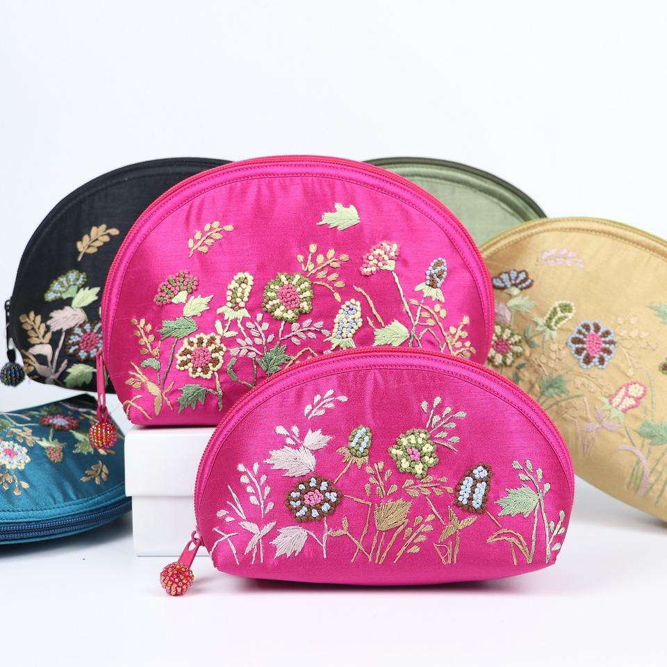 ชมพู, ดำ, ทอง, เขียว, น้ำตาล, เทา