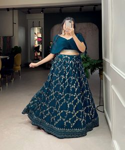 Vintage Lehenga Choli Set with Ready-to-Wear One-Piece <strong>Design</strong> Gorgeous Bridal Lehenga: Stylish Designer Lehenga Choli Set - Product Image 1