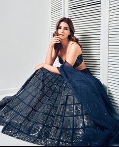 最新デザインヘビー刺繍ボリウッドジョーゼットLehengaCholi女性用ヘビーワークウェディングレヘンガチョリ低価格