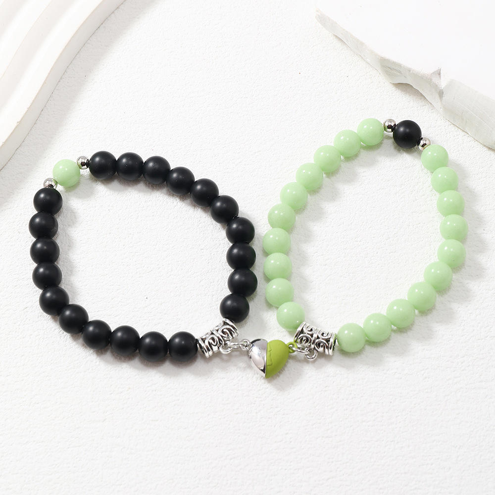 C5 (A pair of black and fruits green)