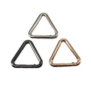 三角登山扣钥匙扣，带弹簧扣金属环袋夹挂钩 - Product Image 1