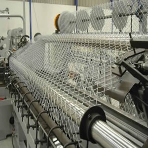 Máquina automática de malla de valla ciclónica/máquina de tejer de valla de enlace de cadena a precio de fábrica con motor como componente central - Product Image 1