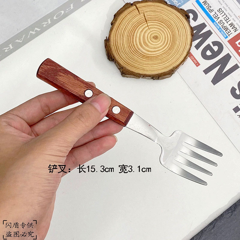 Deep wooden handle-spading fork