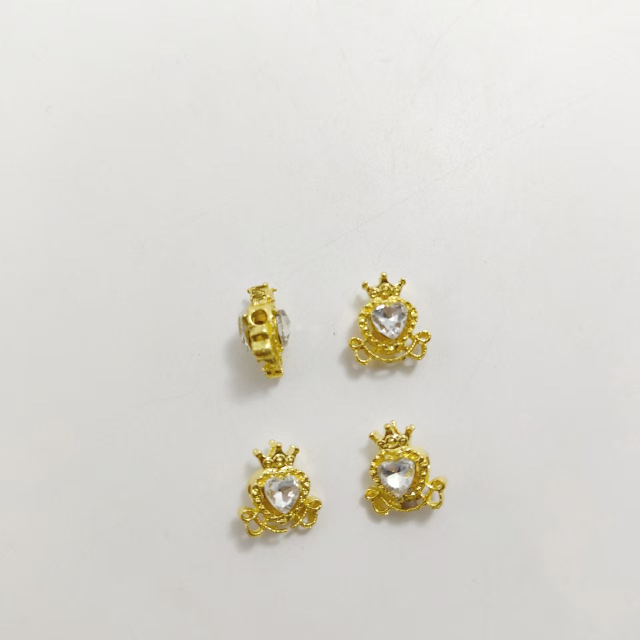 Gold-plated transparent white diamond