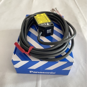Sensor de Desplazamiento láser analógico de 200mm de rango de desplazamiento en stock para medición de posición lineal y de ángulo - Product Image 3