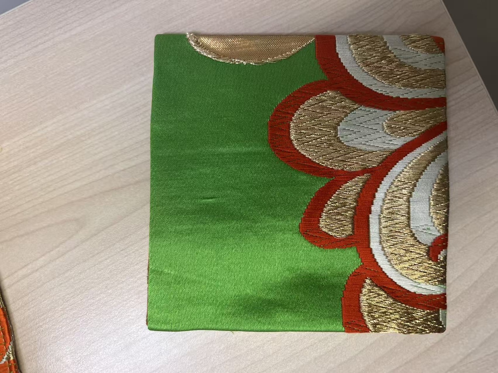 Sous-verre en tissu de kimono japonais unique en son genre