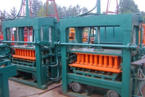 Высокоскоростная машина для резки блоков AAC Qt5-20 полностью автоматическая гидравлическая машина для производства бетонных кирпичей - Product Image 3